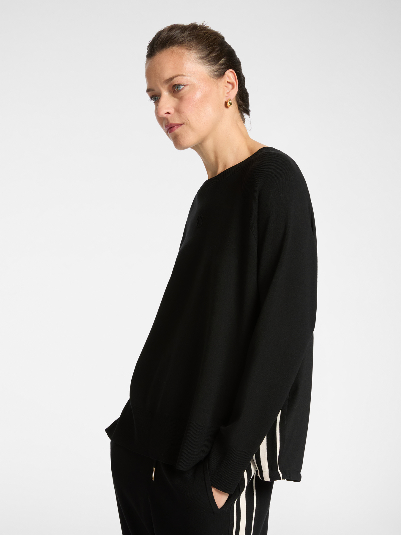 Sporty sweater with detachable collar image number 4