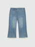 Cropped-Jeans mit Bordüren, die mit Mikrorissen und Pailletten verziert sind image number 4