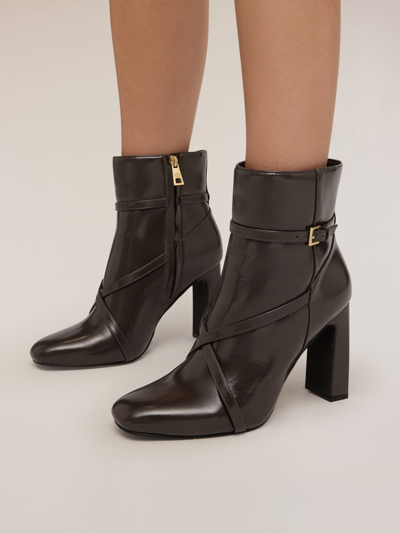 Stiefelette mit Riemchen