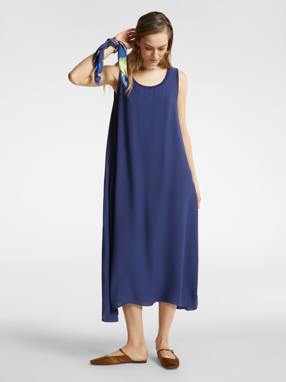 Long dress with ribbed edges