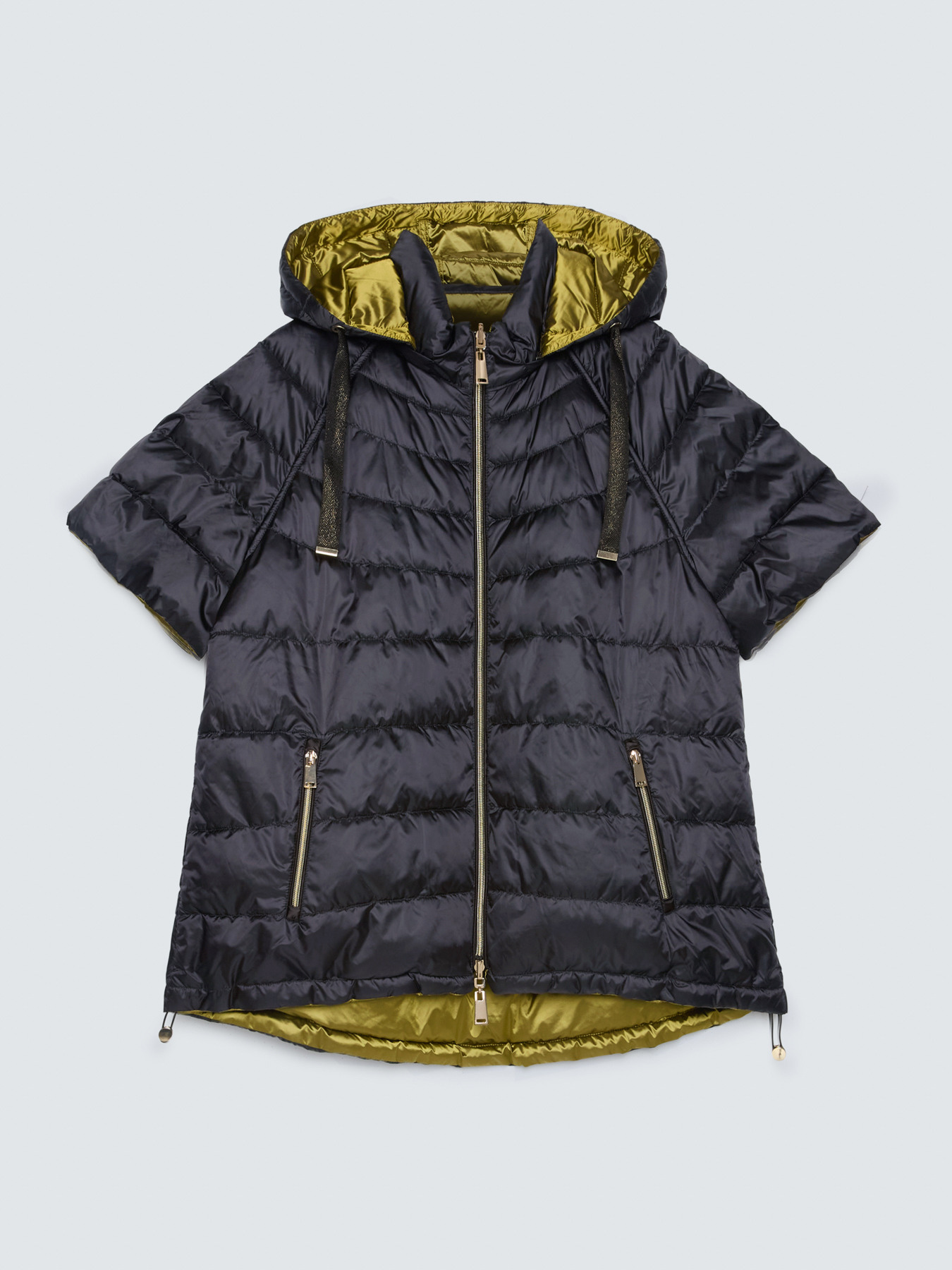 Reversible short-sleeve puffer jacket image number 5