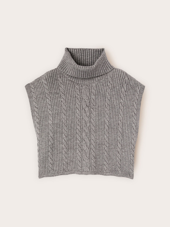 Șal de umeri din tricot cu lucrare în împletituri