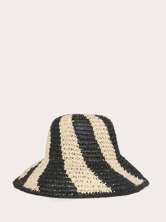 Sombrero de paja tejido a crochet