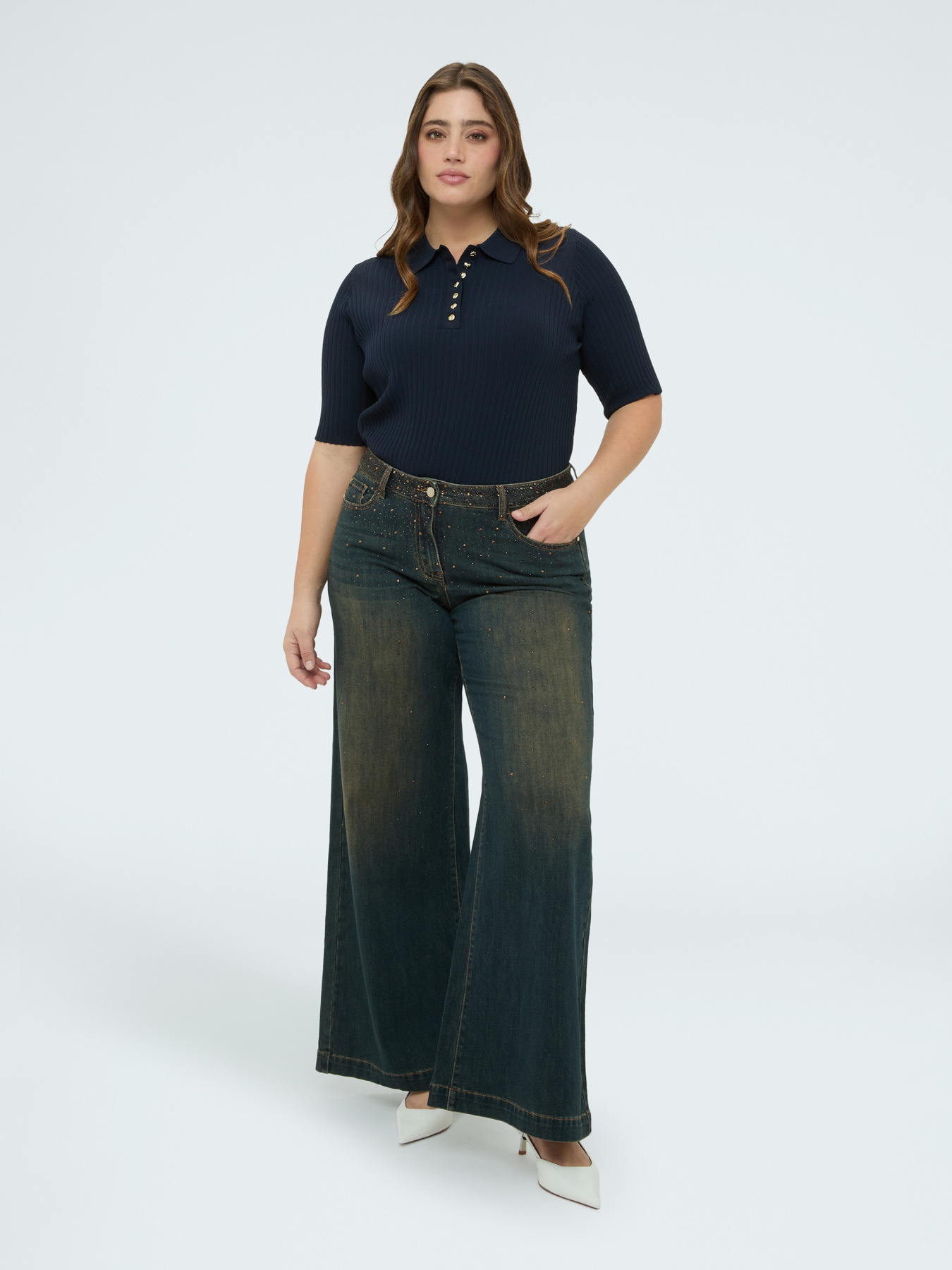 Wide Leg Jeans with luminous appliqu&eacute;s image number 2