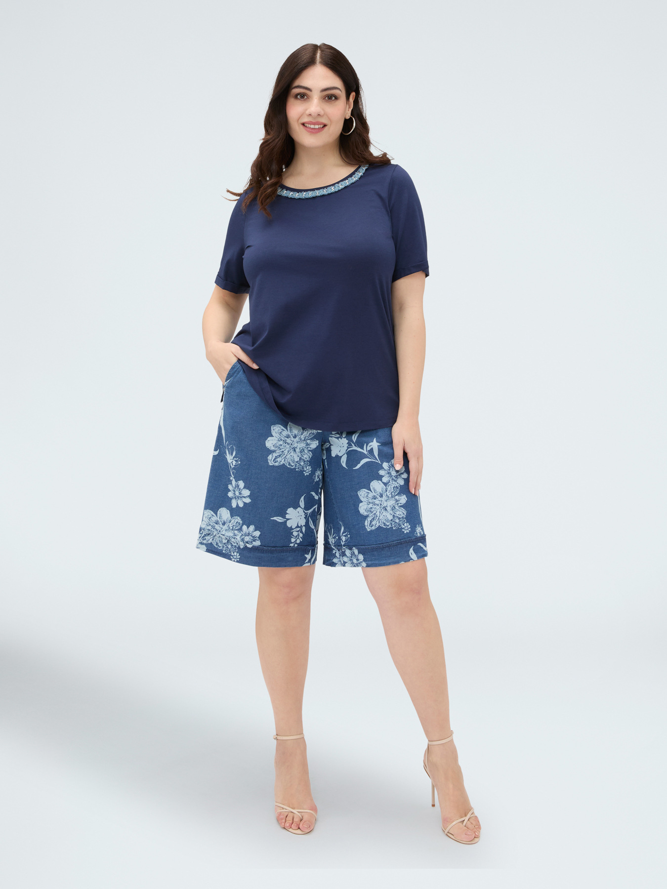 T-shirt en coton avec application sur l'encolure image number 0