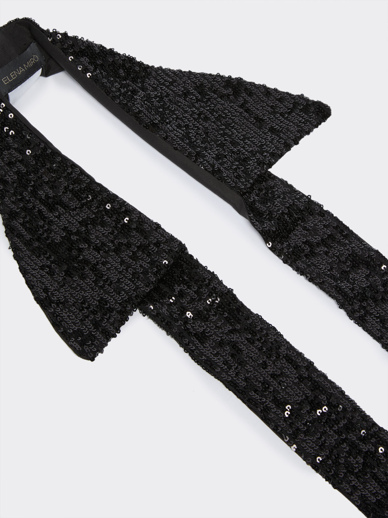 Embroidered collar image number 2