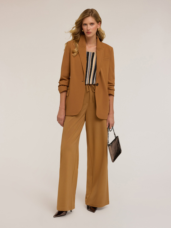 Single-breasted jacket with contrasting stitching