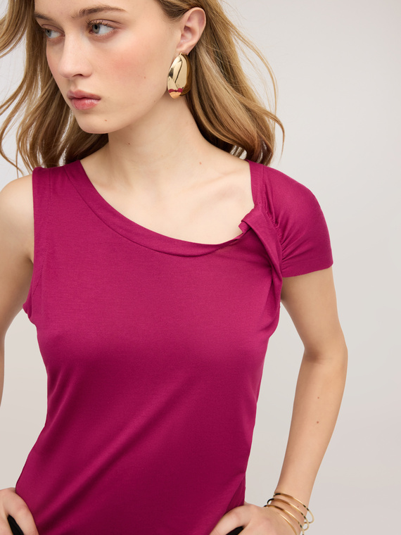 Asymmetric draped top