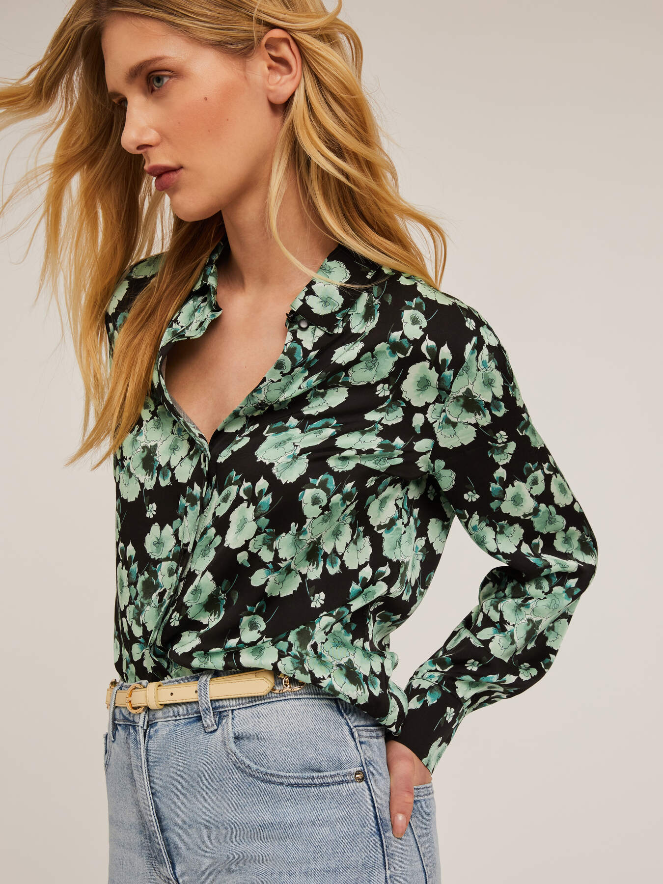 Camicia in raso fantasia floreale image number 0
