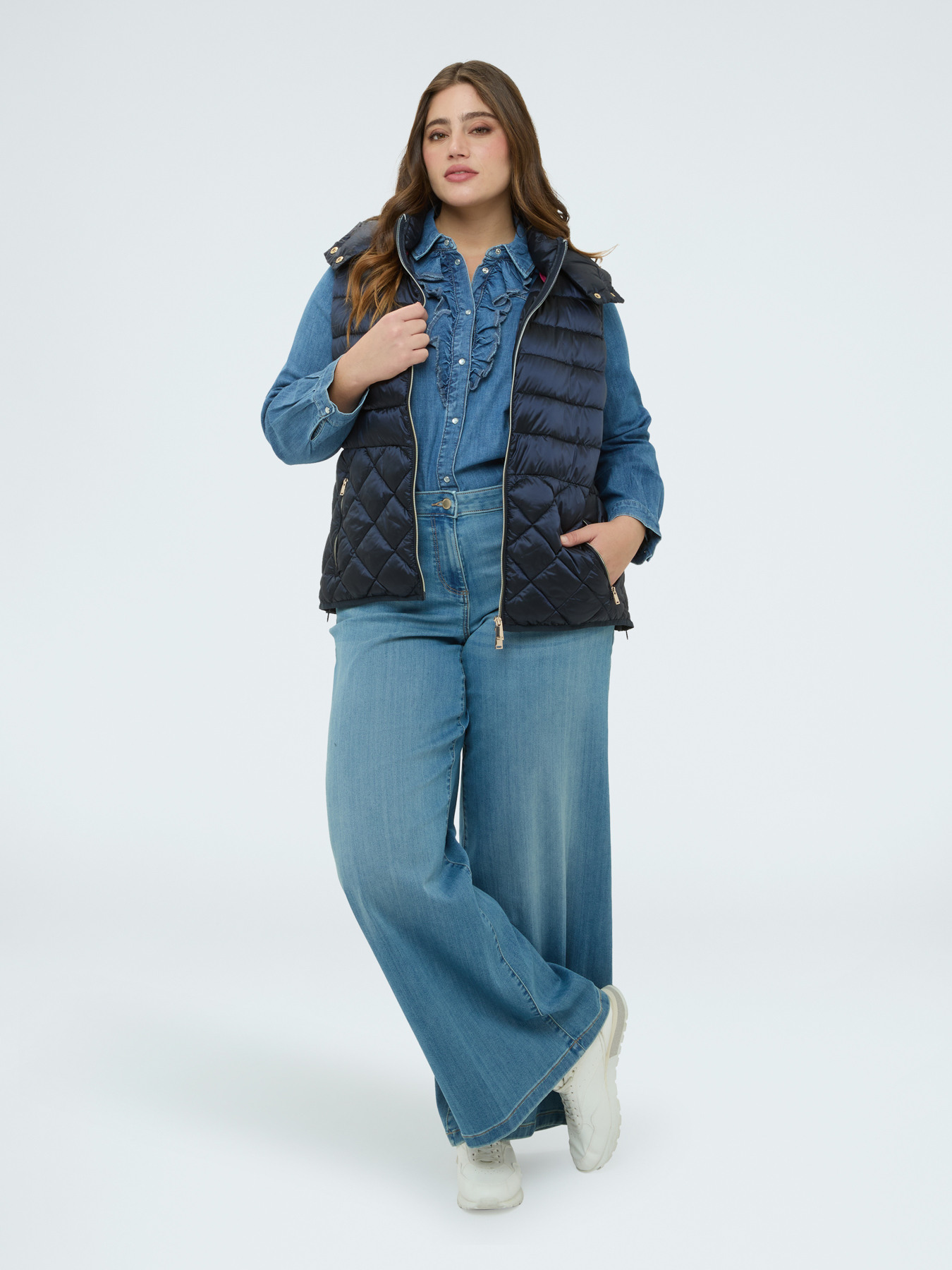 Piumino smanicato con cappuccio image number 2