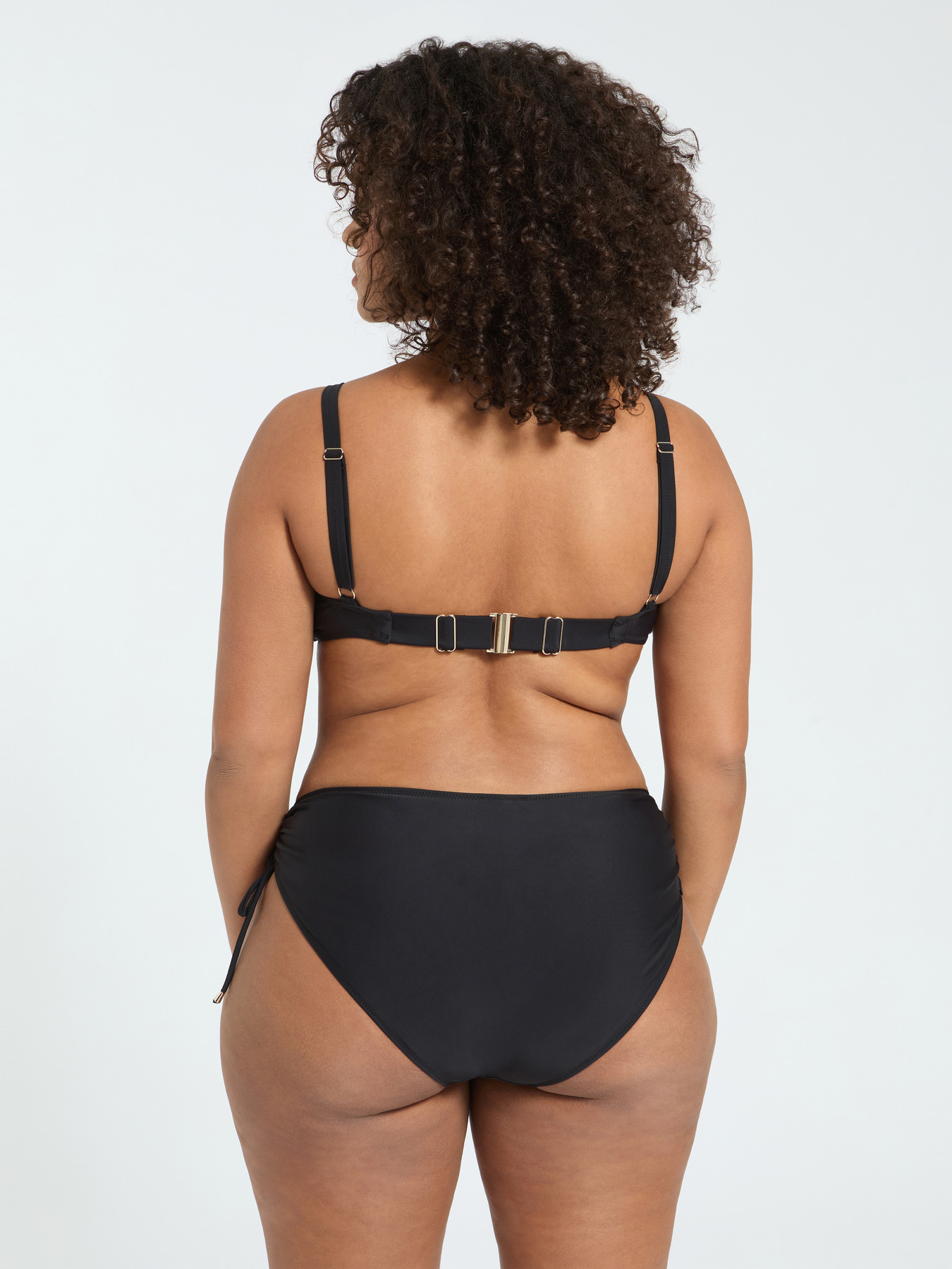 Gekreuzter Bikini mit Schmuckdetail image number 3