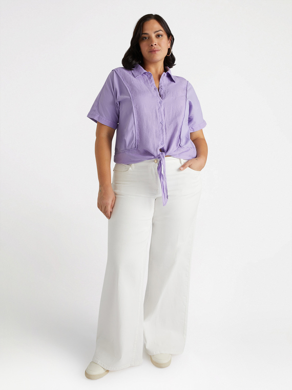 Chemise en lin avec noeud en bas