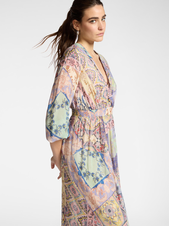 Langes bedrucktes Kleid