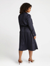 Hemdblusenkleid mit Gürtel in der Taille image number 2