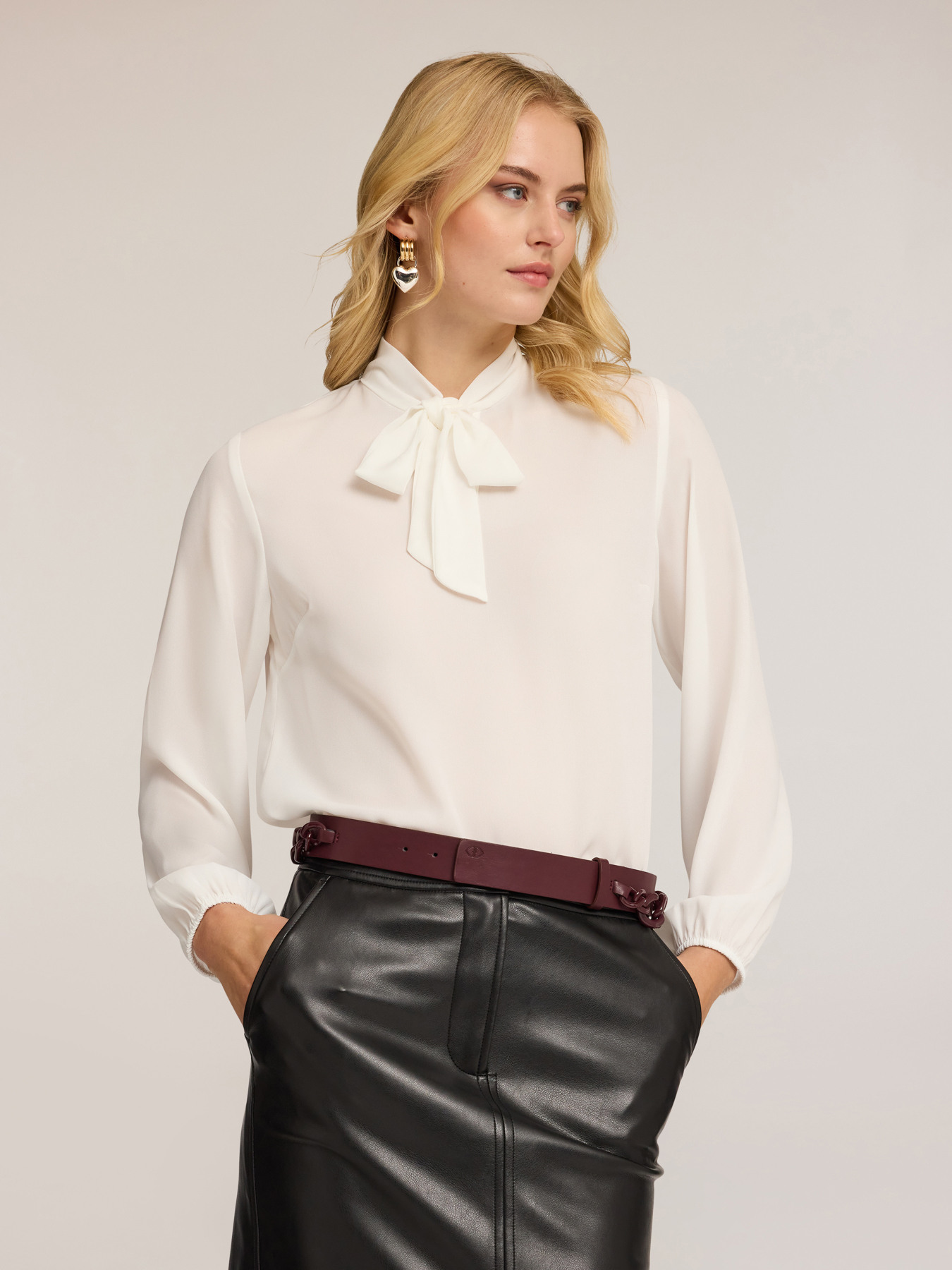 Bluse aus Georgette mit Schleife image number 0