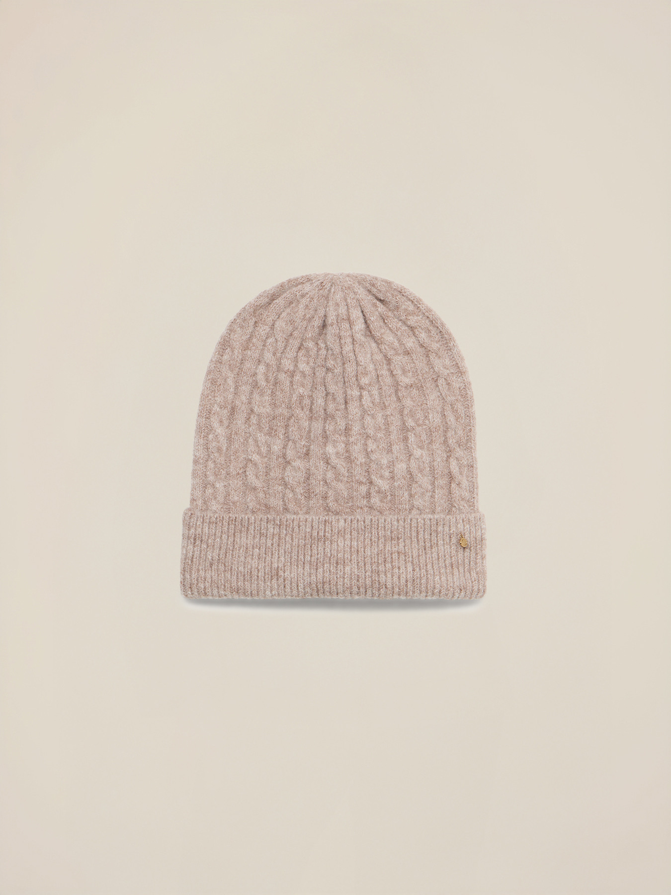 Berretto lavorato a trecce image number 1