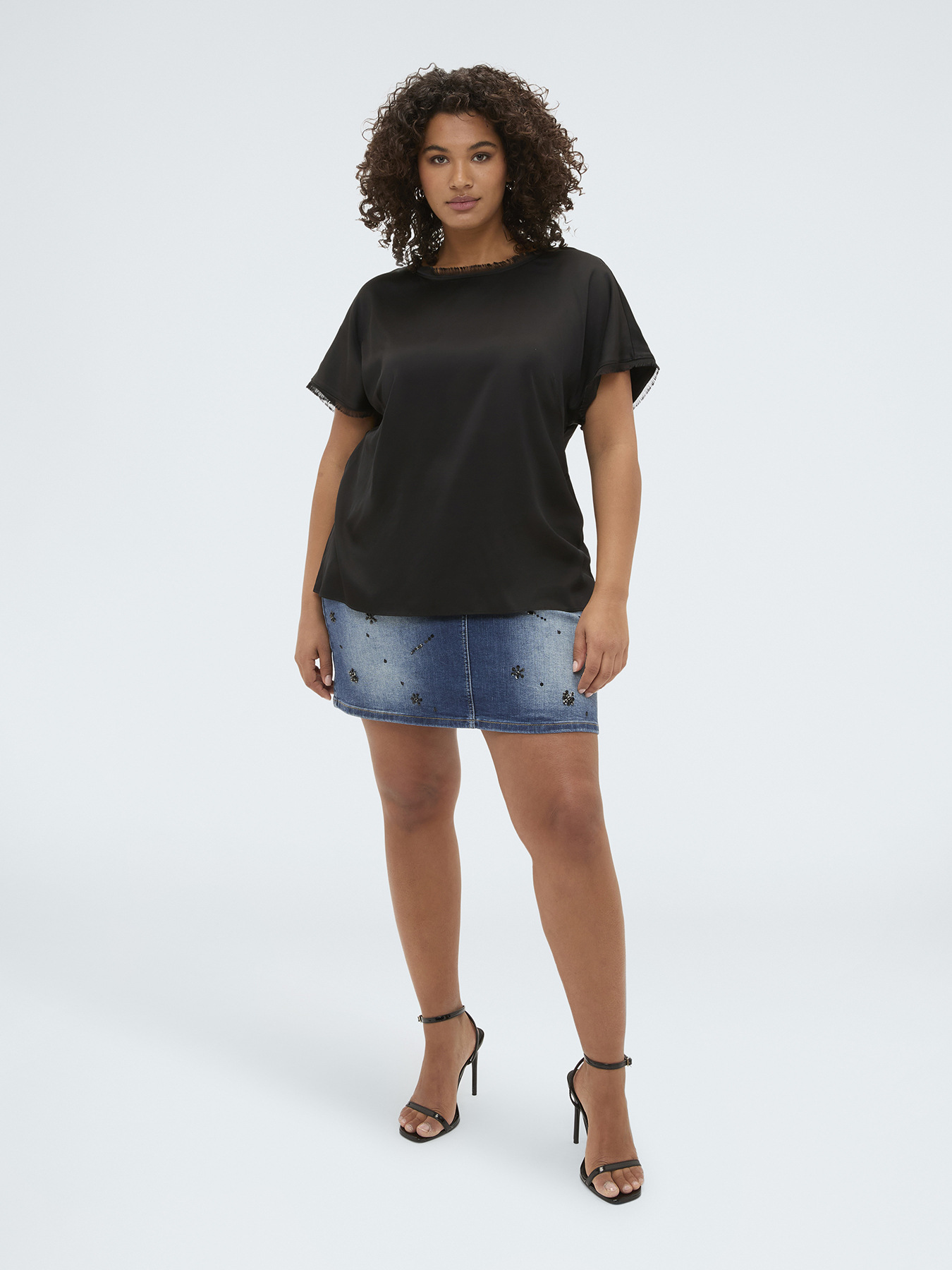 Top in raso con dettagli sfrangiati image number 2