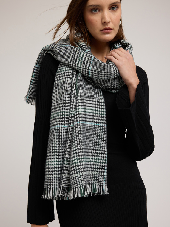 Houndstooth pattern jacquard scarf
