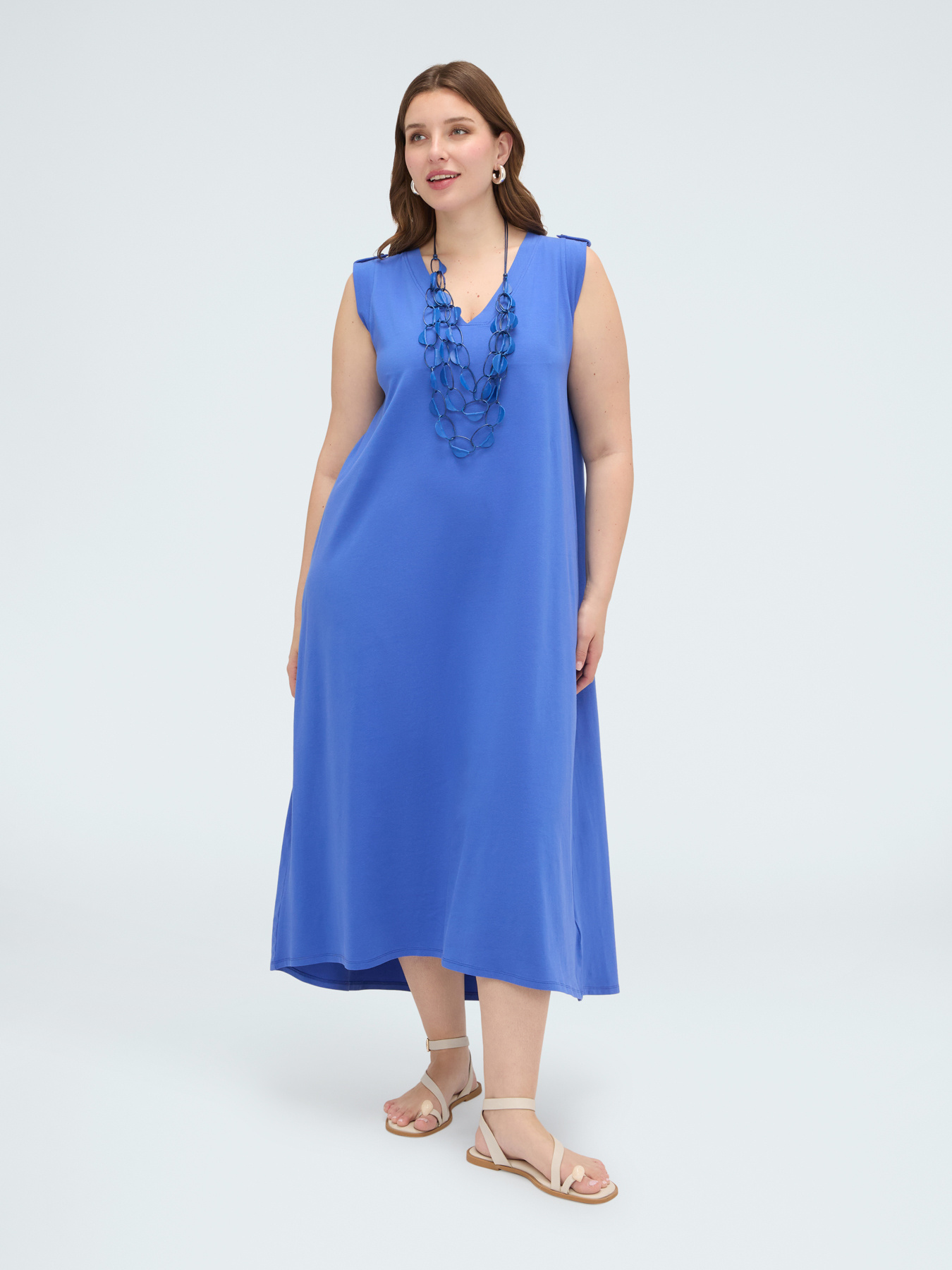 Robe longue avec d&eacute;collet&eacute; en V image number 3