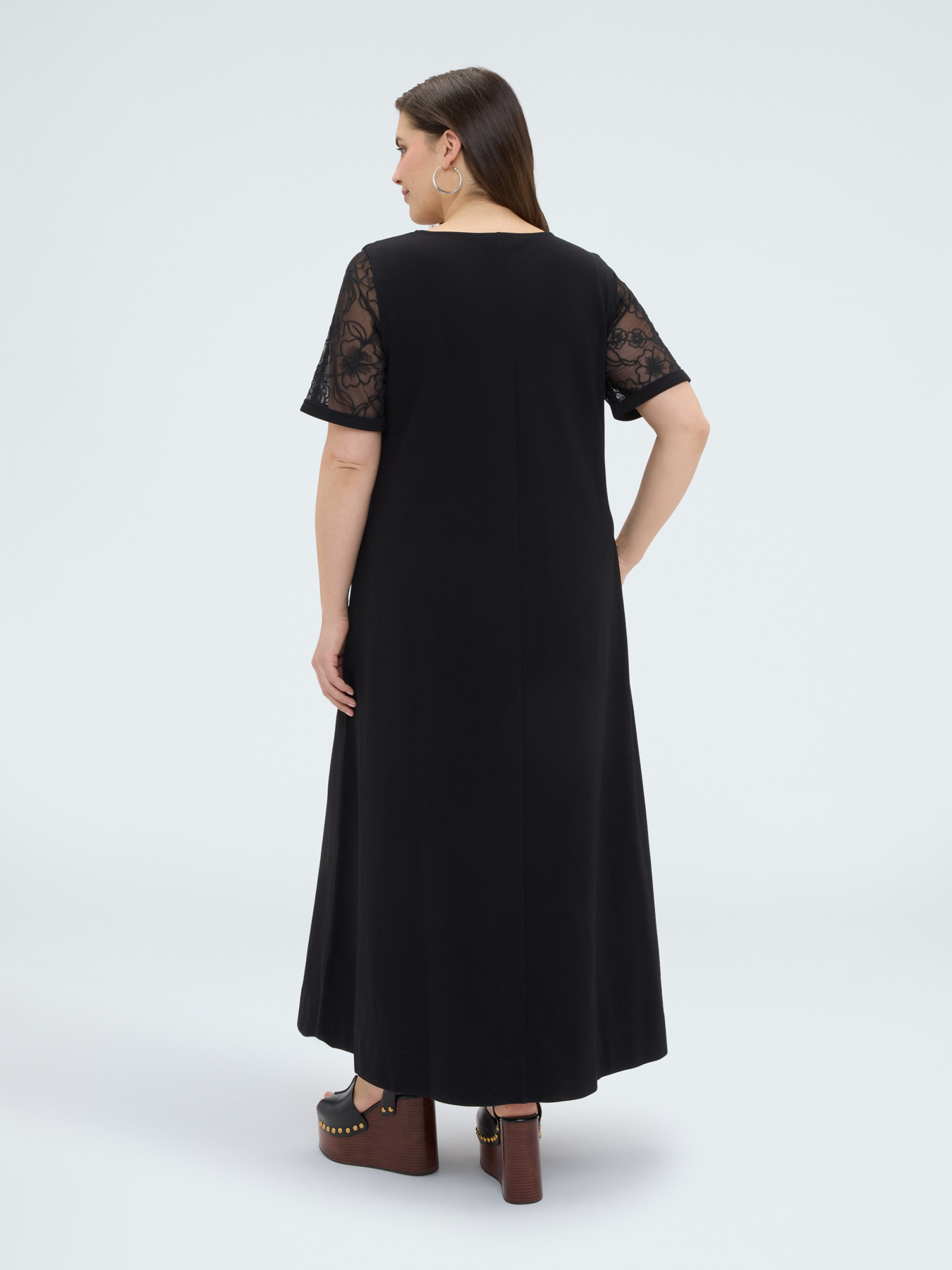 Robe ligne A longue avec d&eacute;tails floraux image number 1
