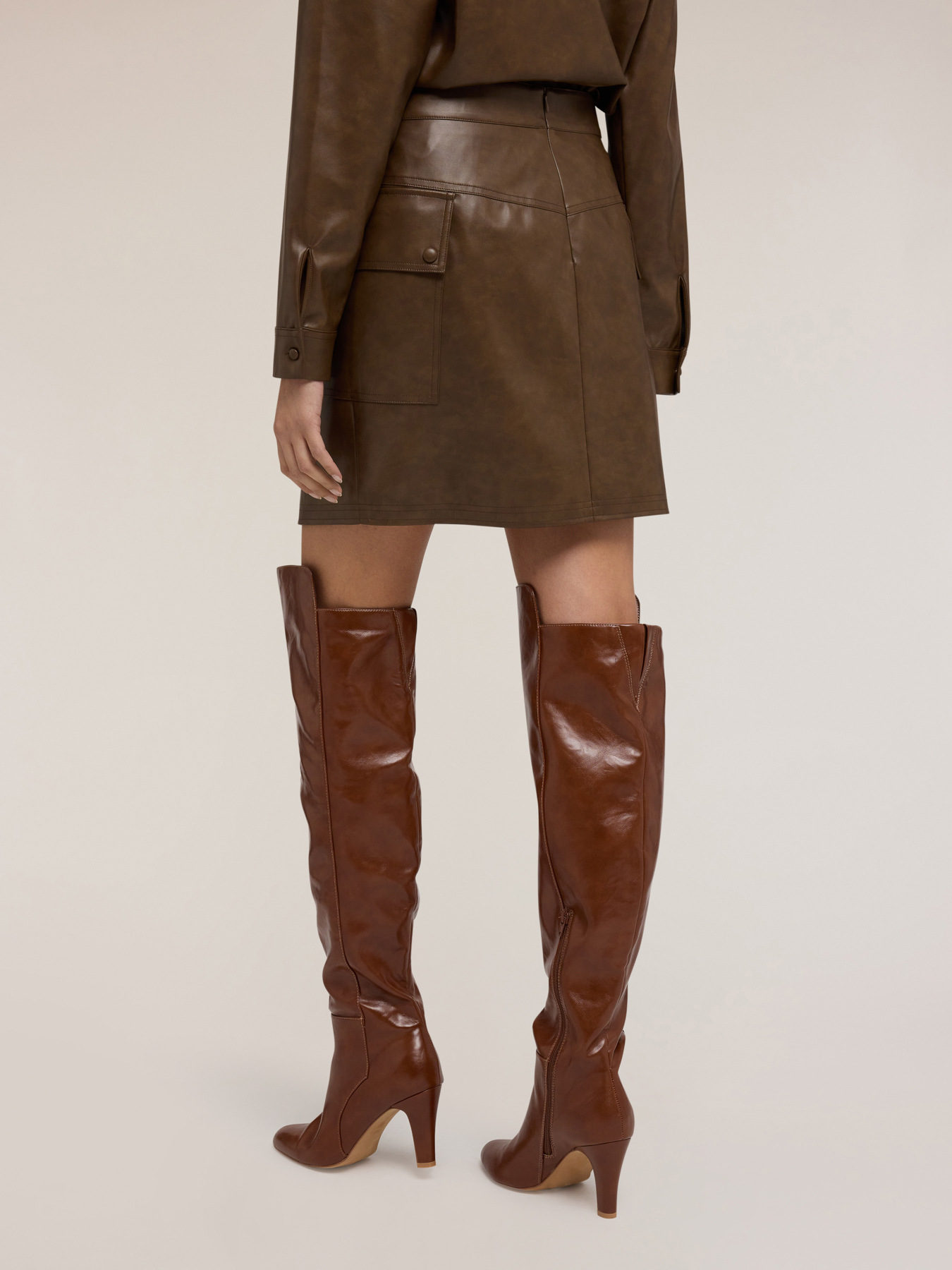 Asymmetrical mini skirt with pockets image number 1