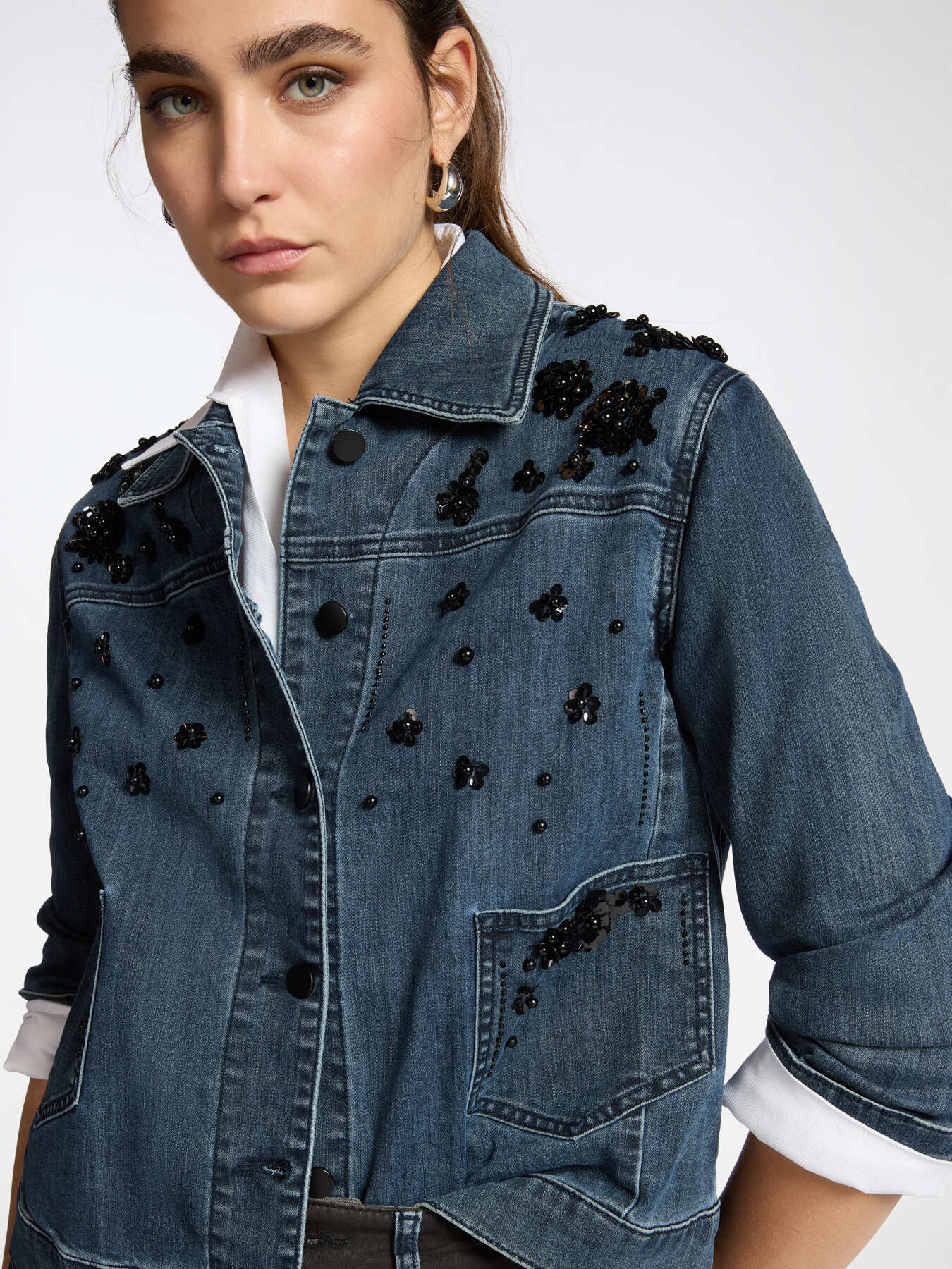 Chaqueta boxy de denim con bordados image number 2