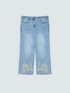 Cropped Jeans mit Blumenstickerei image number 4