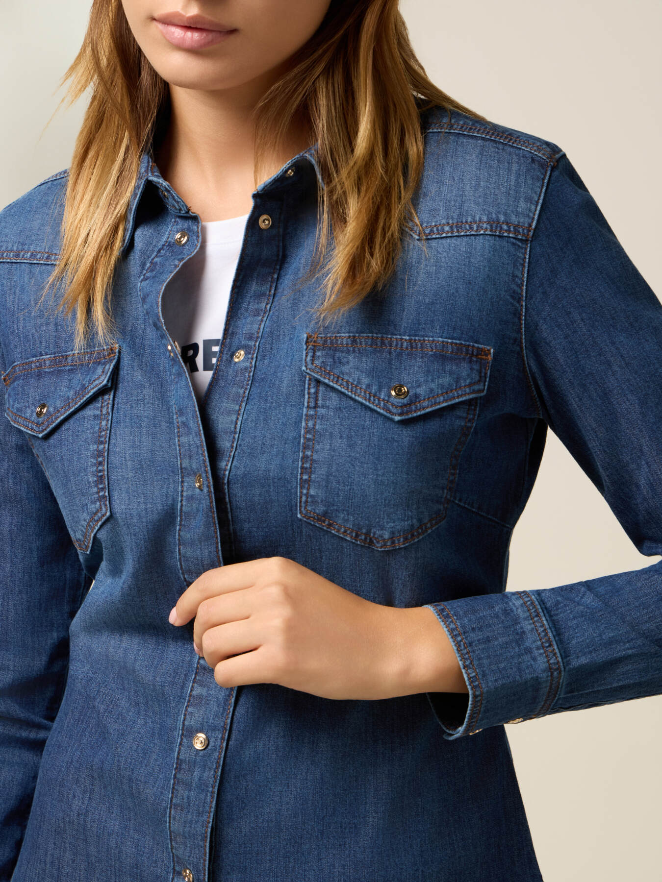 Chemise en denim stretch image number 2