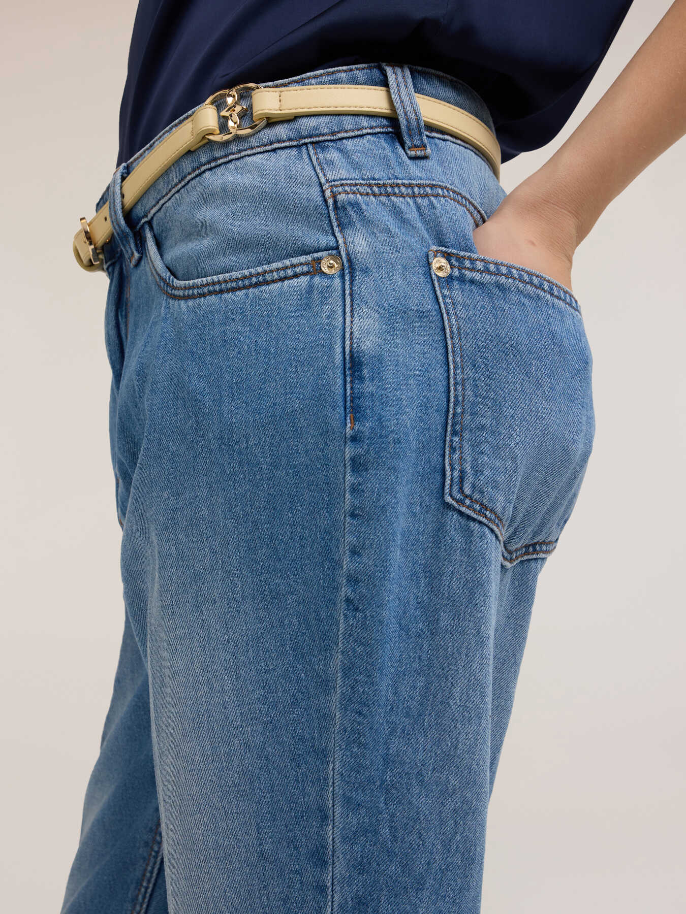 Jean regular taille haute image number 3