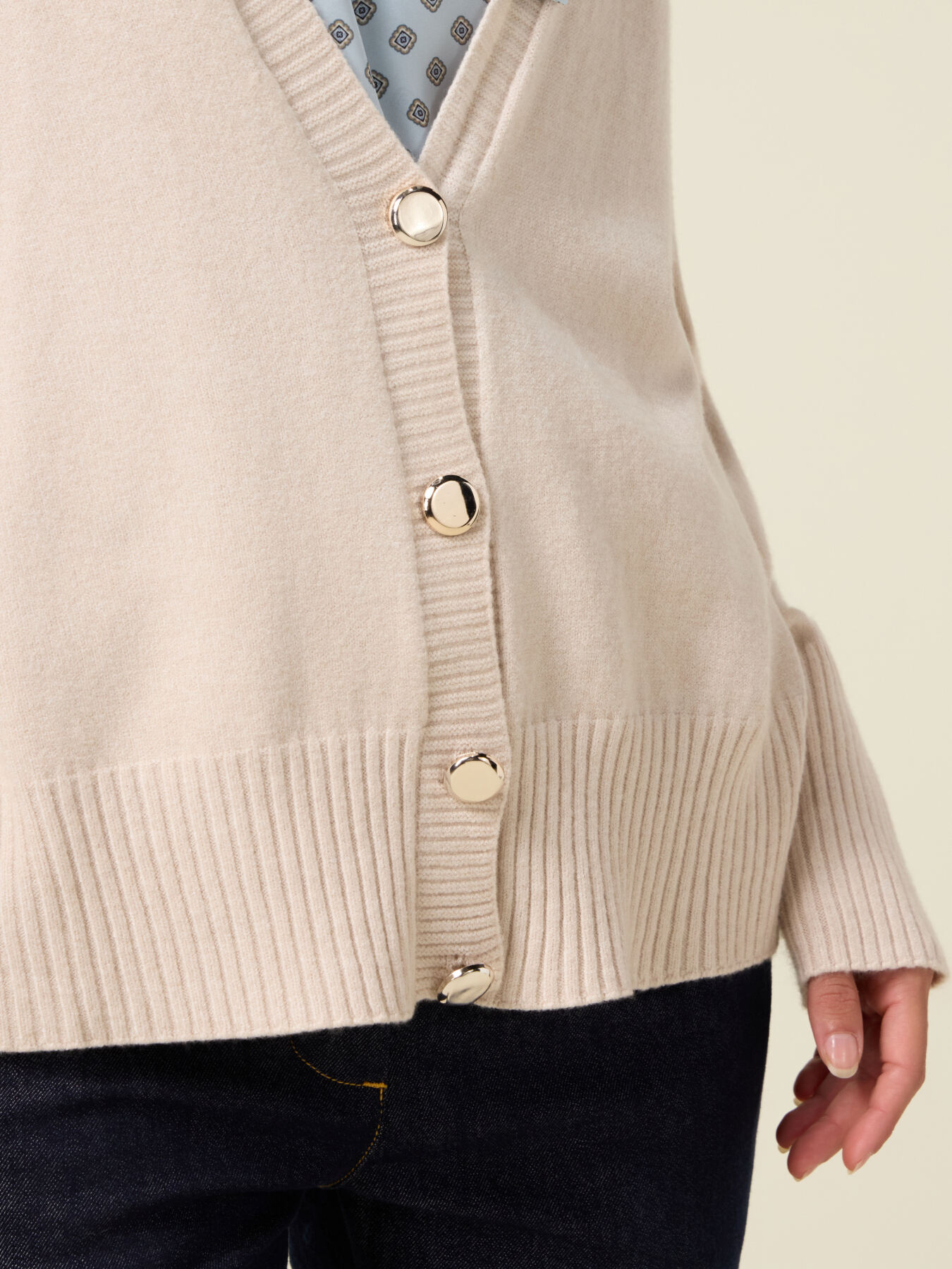V-neck cardigan with golden buttons image number 2