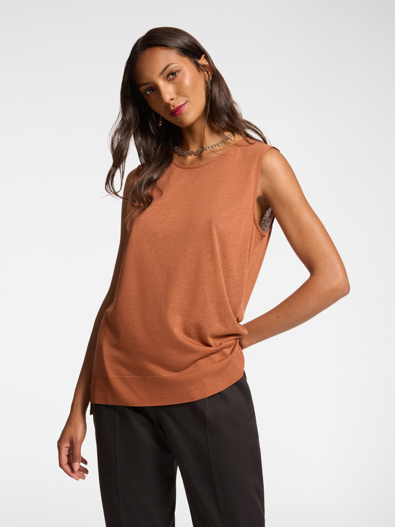 Top with ribbed edges
