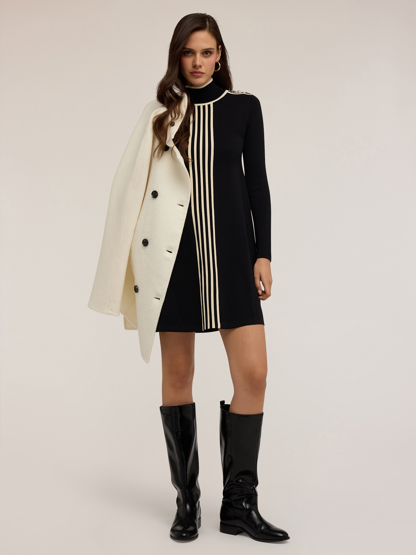 Robe courte en maille avec bordures contrastantes image number 0