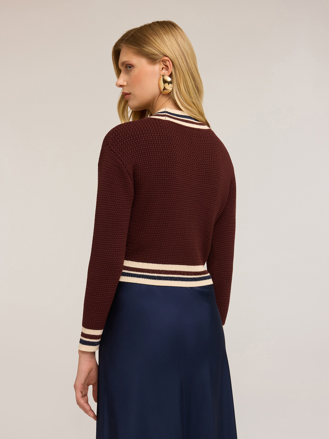 Kurze Strickjacke mit gestreiften Kanten image number 1