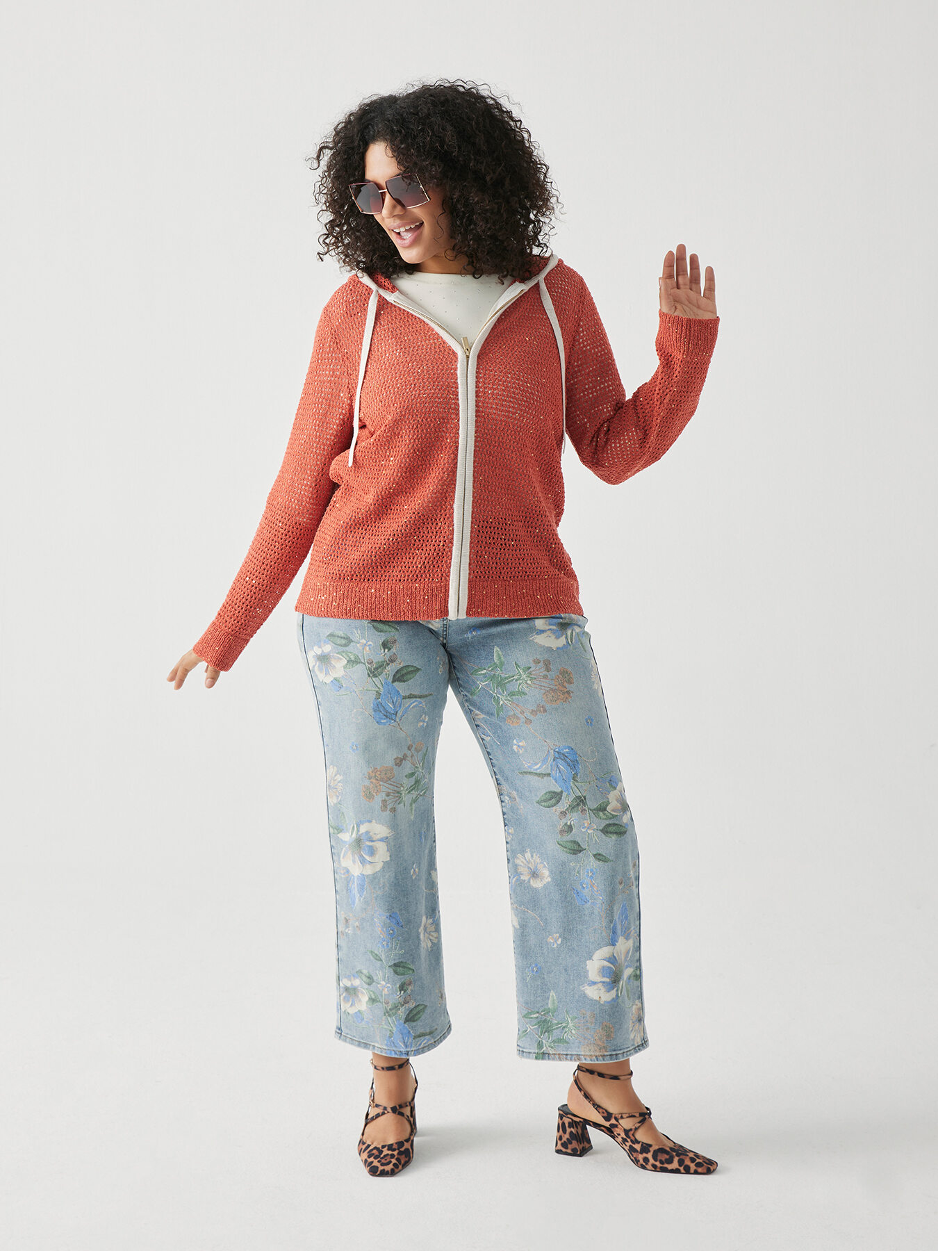 Cropped jeans with floral pattern image number 0