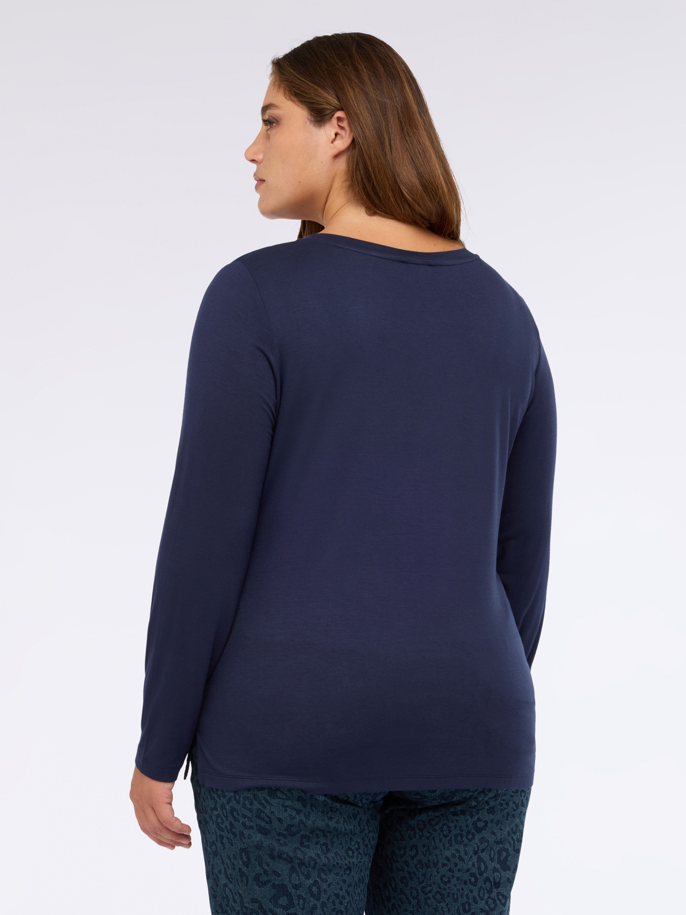 Two-material V-neck T-shirt with long sleeves image number 1