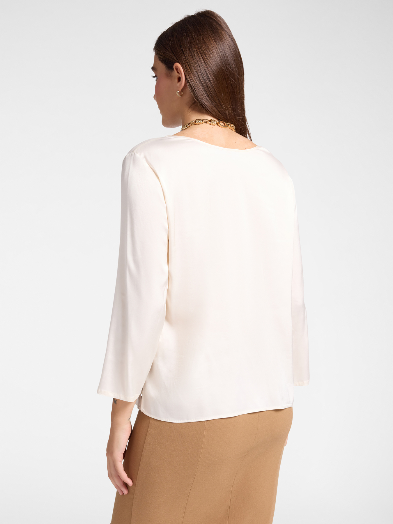 Blusa de cetim elástico image number 1