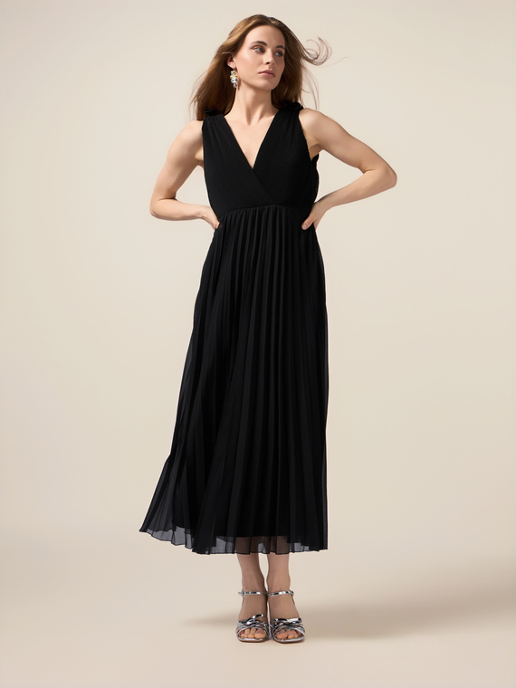 Long pleated dress with ruffle