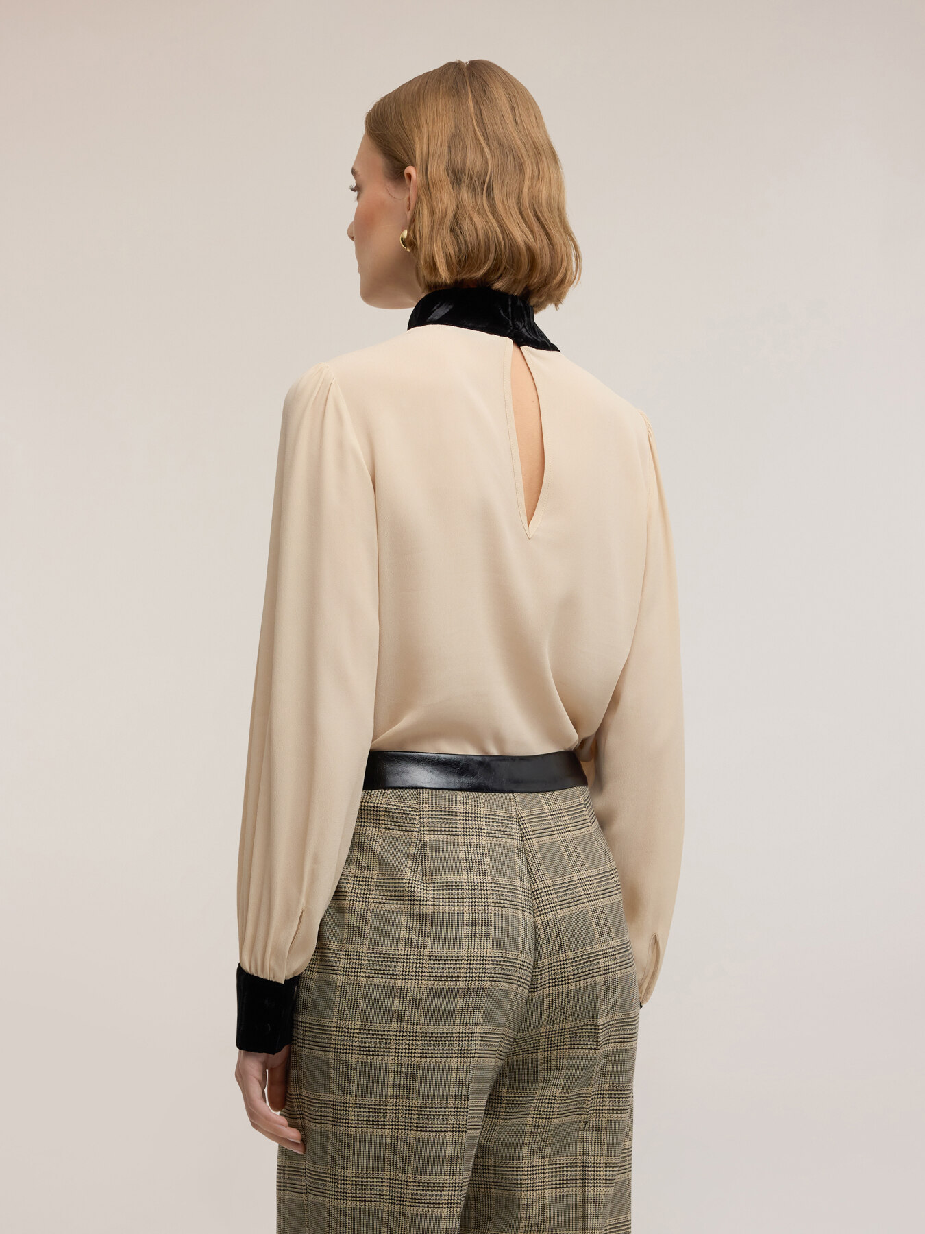 Cr&ecirc;pe blouse with velvet details image number 1