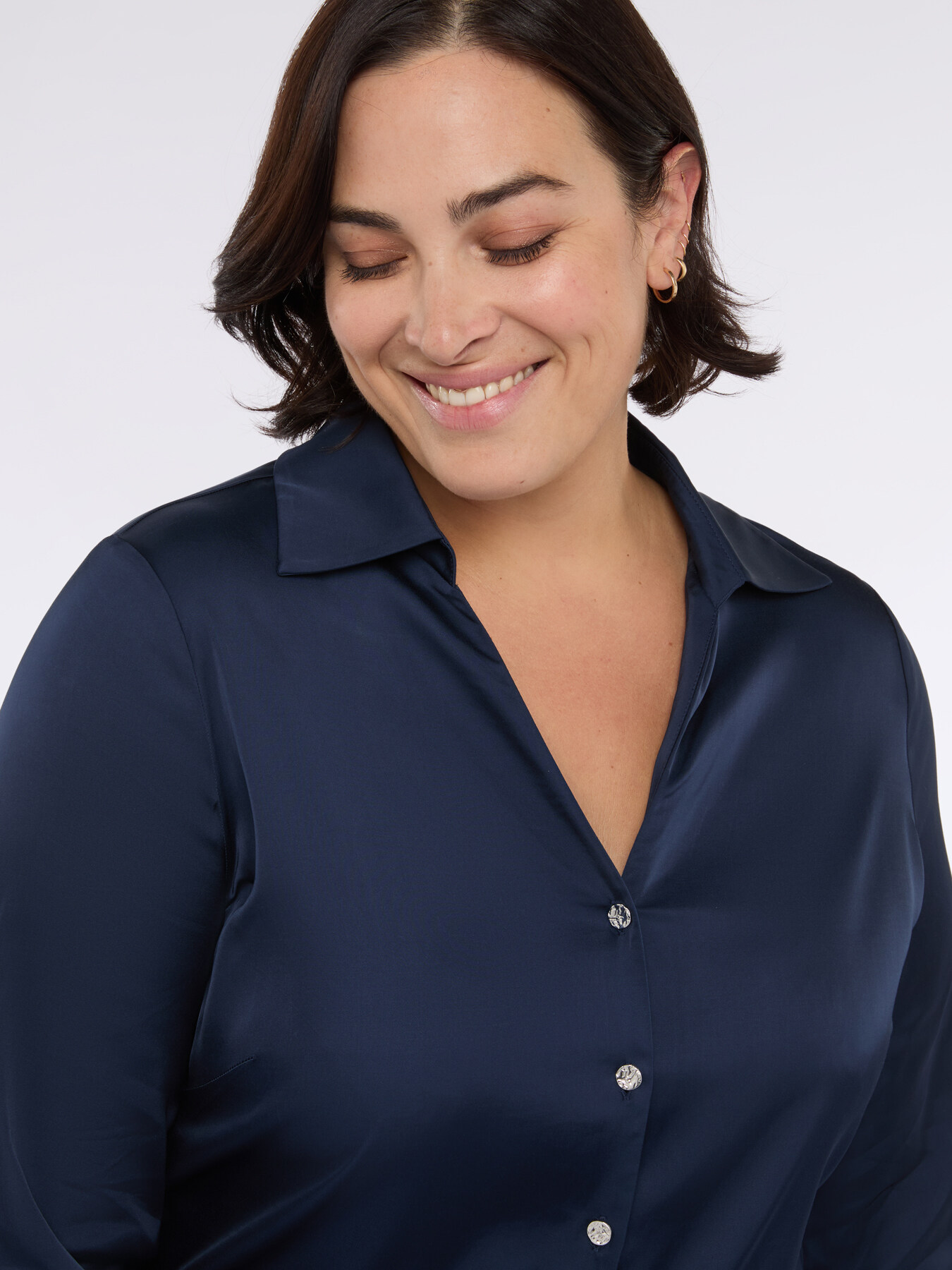 V-neck satin shirt image number 3