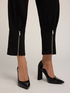 Pantaloni carrot con zip al fondo image number 3