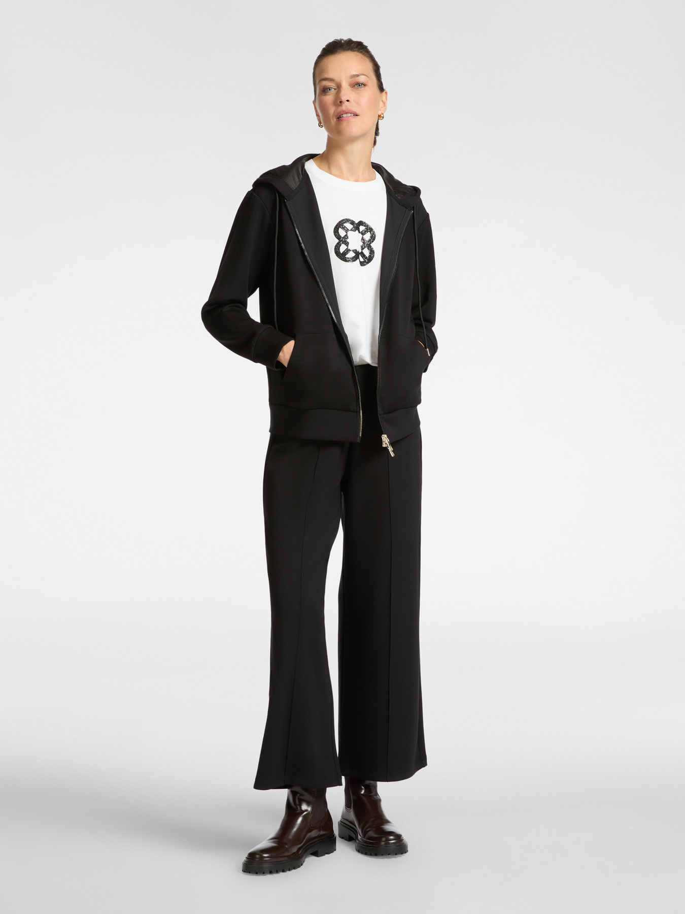 Lightweight scuba cropped trousers image number 0