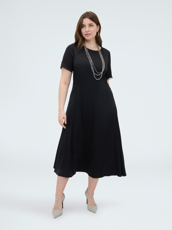 Vestito linea ad A in raso dettagli sfrangiati