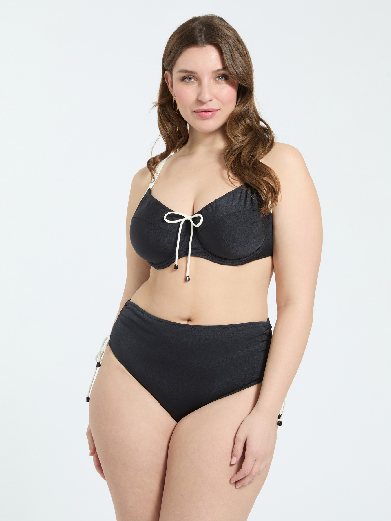 Zweiteiliger Bikini mit Kontrastdetails image number 0