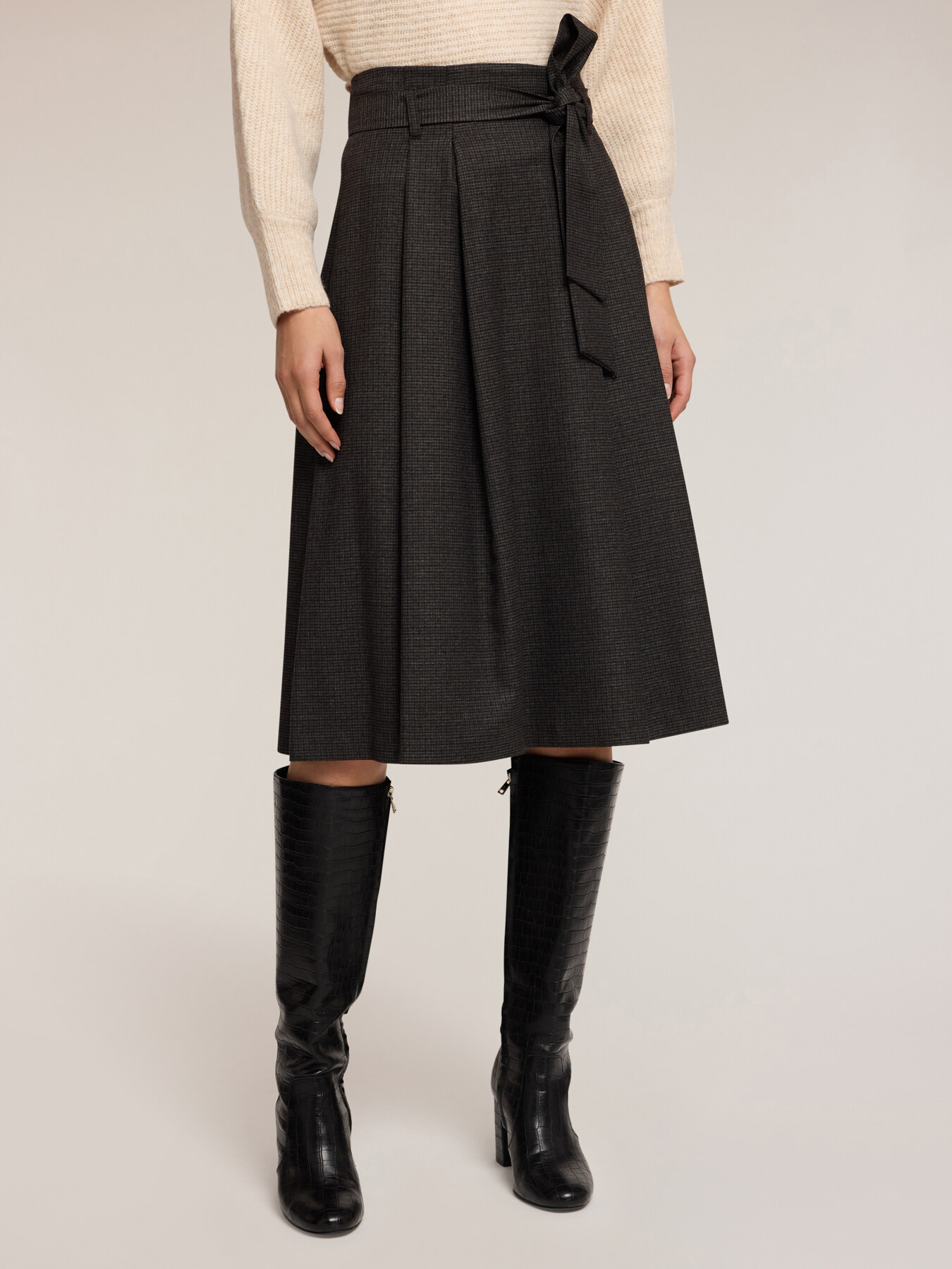 Yarn-dyed skirt with belt image number 2