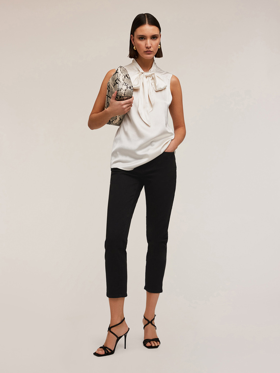 Top mit Schleife aus Satin