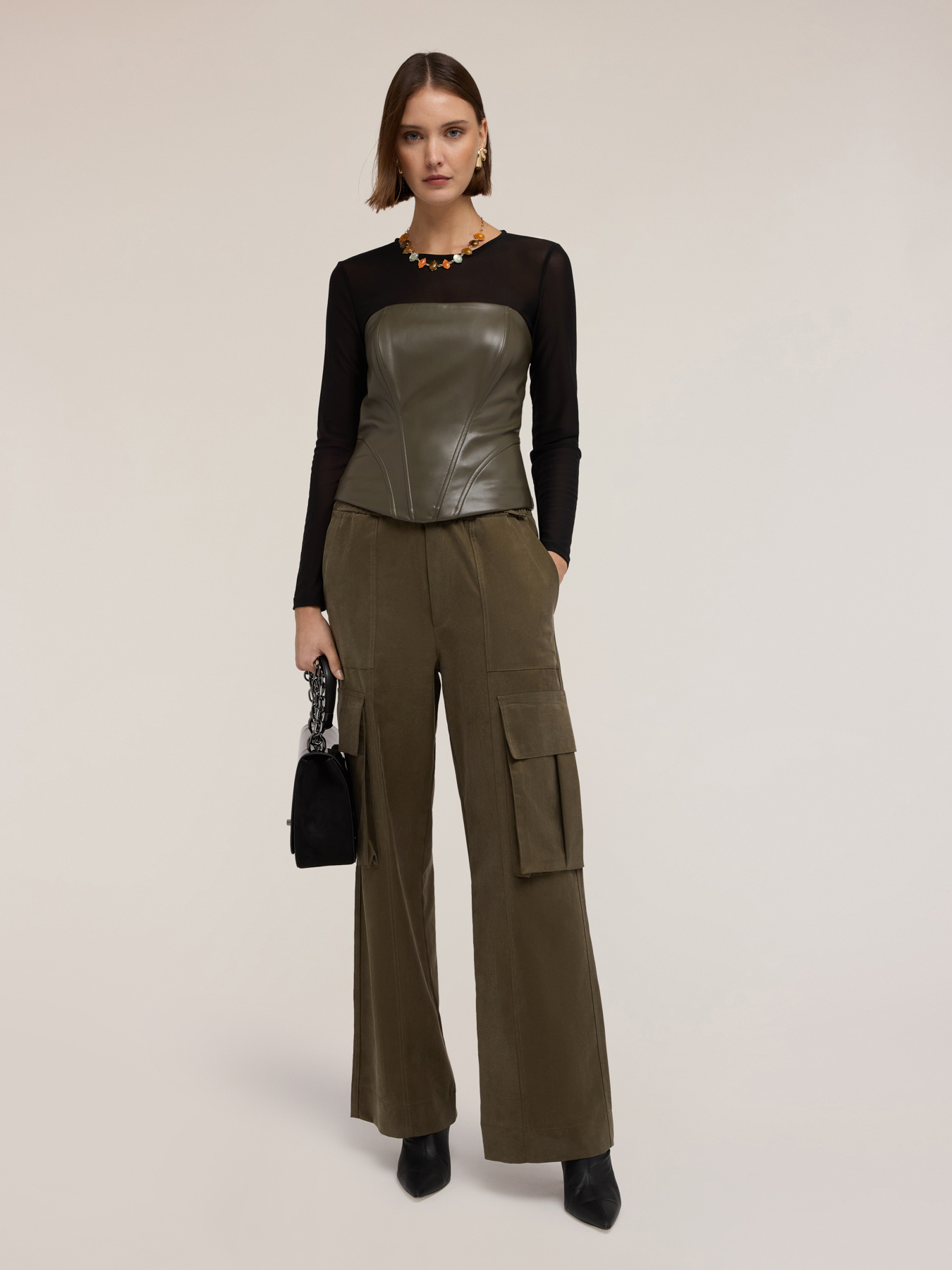 Cargo pants in mixed lyocell gabardine image number 3