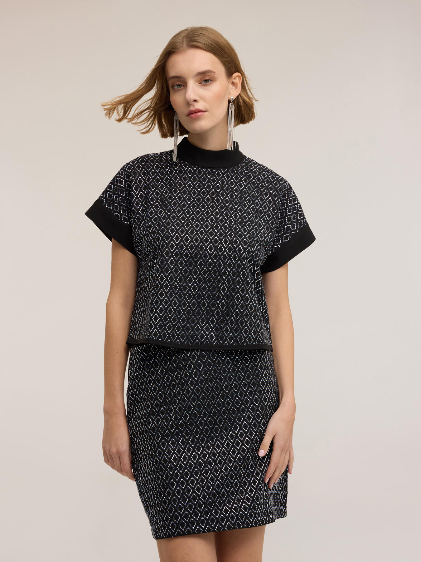 Blouse en jersey avec application g&eacute;om&eacute;trique de strass image number 2