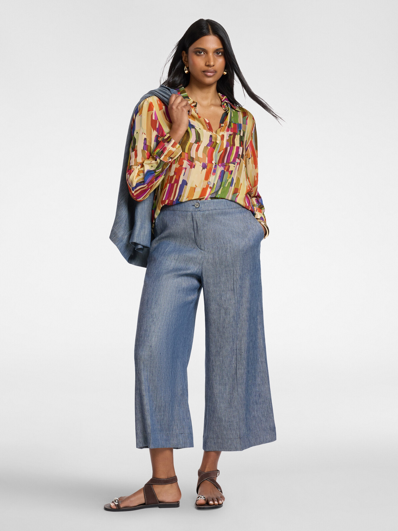 Pantaloni cropped in lino effetto denim image number 0