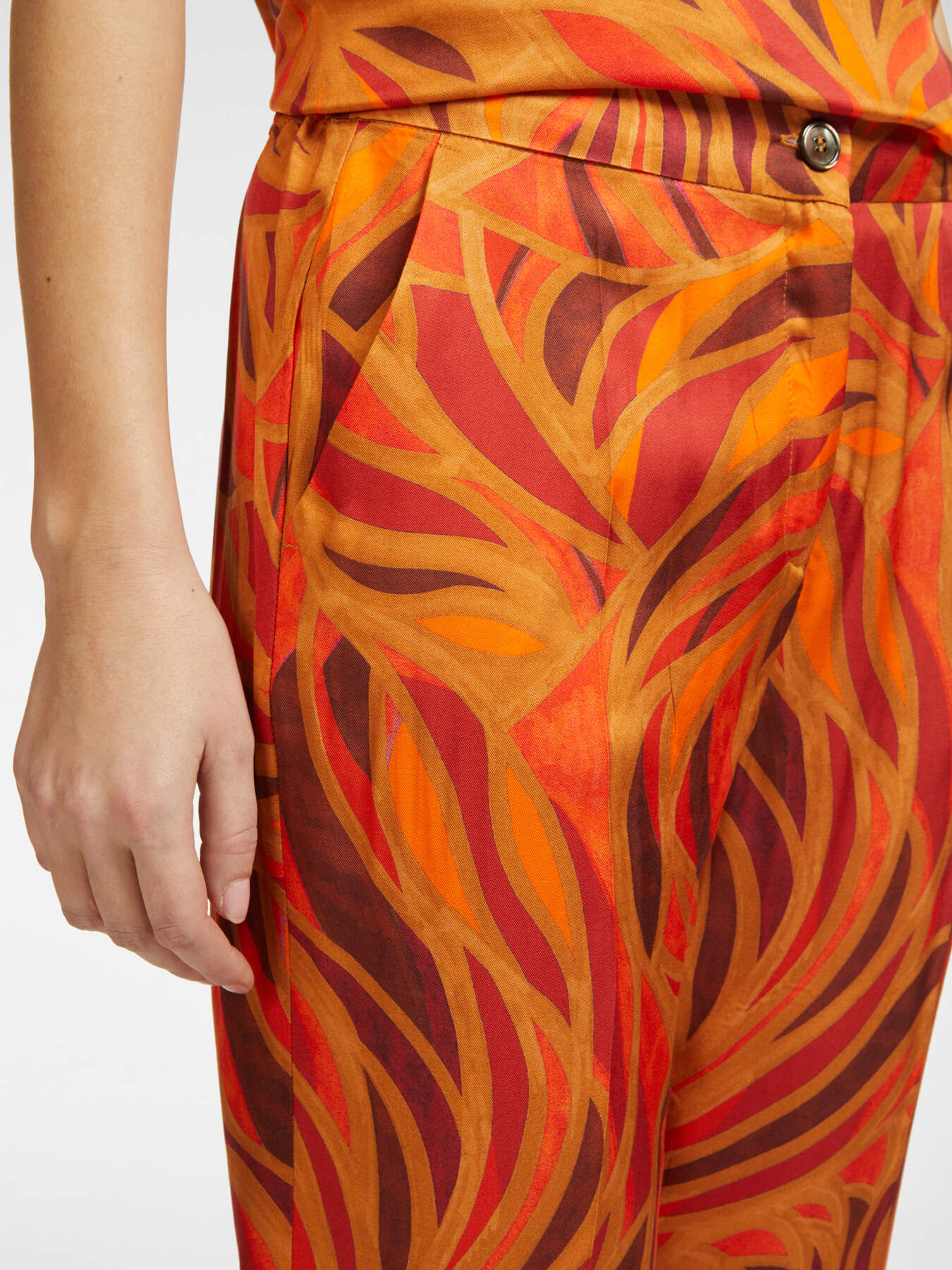Printed trousers image number 3