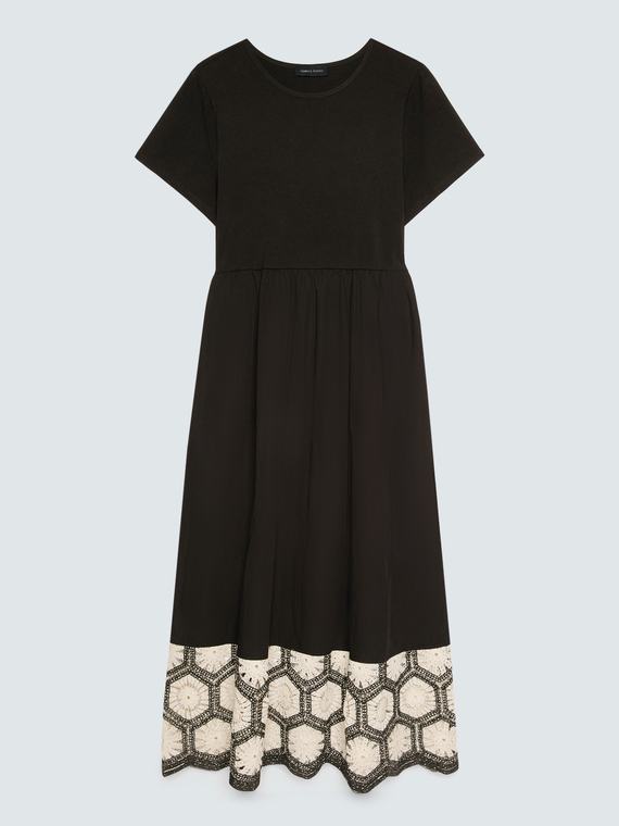 Vestido largo con volante de crochet